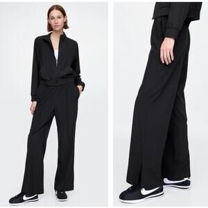 New GapFit Tech High Rise Split-Hem Pants in True Black - Size M